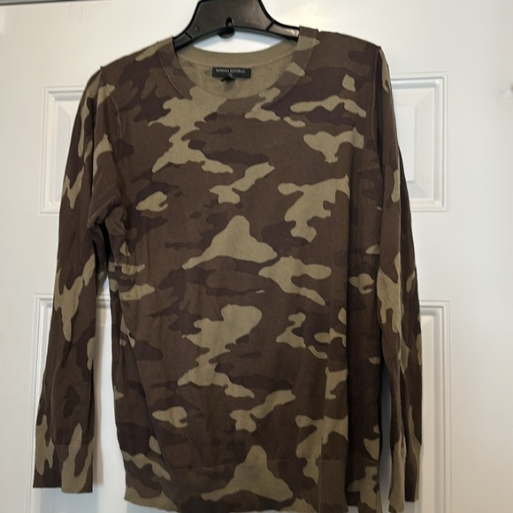 BANANA REPUBLIC fatigue print crewneck sweater - Picture 1 of 5